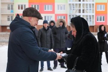 Архангельская область: В Архангельске вручили ключи от новых квартир переселенцам из аварийного жилья Архангельская область: В Архангельске вручили ключи от новых квартир переселенцам из аварийного жилья