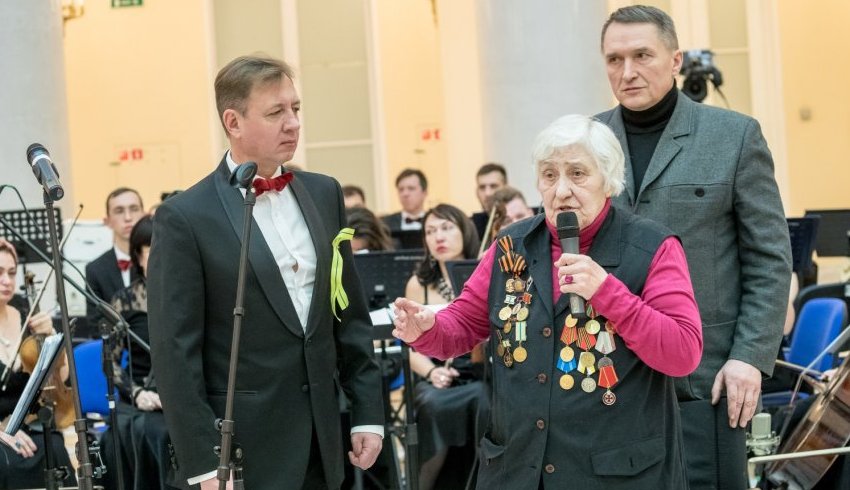 Санкт-Петербург: В Президентской библиотеке для блокадников прозвучали песни военных лет Санкт-Петербург: В Президентской библиотеке для блокадников прозвучали песни военных лет