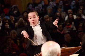 Республика Северная Осетия-Алания: Дана Муриева - единственная в мире девочка, которая дирижирует целым оркестром Республика Северная Осетия-Алания: Дана Муриева - единственная в мире девочка, которая дирижирует целым оркестром
