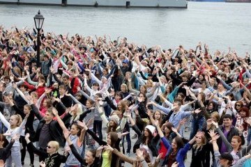 Свердловская область: Танцевальный флешмоб пройдет в Екатеринбурге к трехлетию воссоединения Крыма с РФ Свердловская область: Танцевальный флешмоб пройдет в Екатеринбурге к трехлетию воссоединения Крыма с РФ
