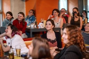 Санкт-Петербург: Заходят как-то куча психологов в бар, а они почти все - нормальные люди