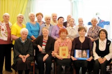 Архангельская область: Прихожанки рассказали подопечным центра социального обслуживания о богослужениях Страстной седмицы Архангельская область: Прихожанки рассказали подопечным центра социального обслуживания о богослужениях Страстной седмицы