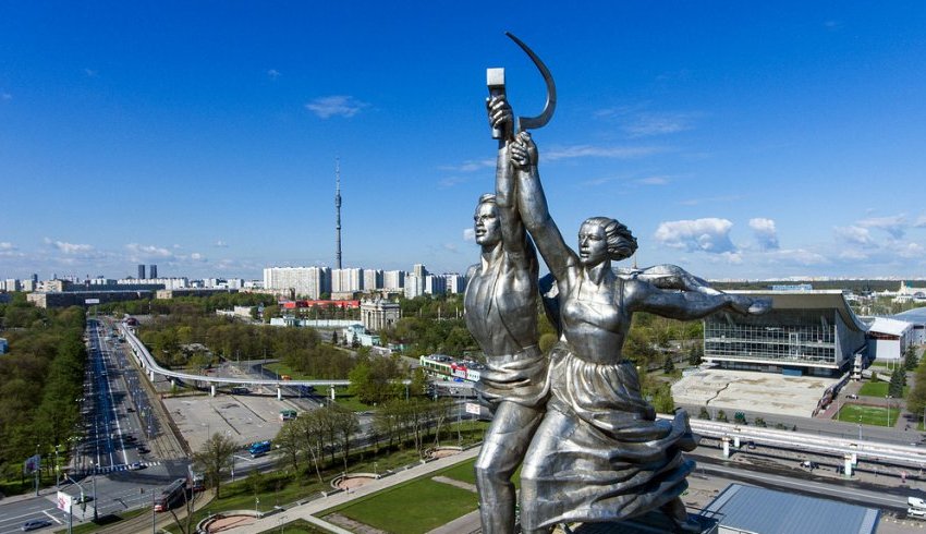 80 лет назад в Париже впервые представили советскую скульптуру «Рабочий и колхозница» 80 лет назад в Париже впервые представили советскую скульптуру «Рабочий и колхозница»