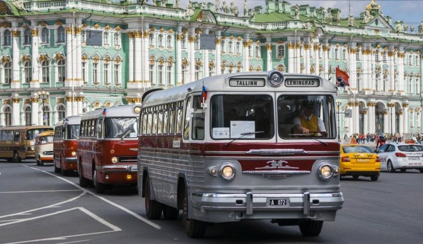 В центре Петербурга состоялся парад ретро-транспорта В центре Петербурга состоялся парад ретро-транспорта