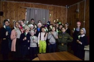 Свердловская область: Екатеринбургские гимназисты и кадеты изготовили цветы для Благотворительного фестиваля «Дни Белого Цветка» Свердловская область: Екатеринбургские гимназисты и кадеты изготовили цветы для Благотворительного фестиваля «Дни Белого Цветка»