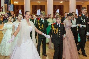 Санкт-Петербург: «Детство без границ» в атмосфере настоящего бала Санкт-Петербург: «Детство без границ» в атмосфере настоящего бала