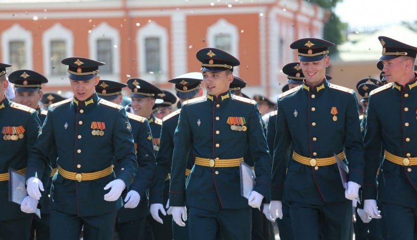 На Соборной площади вручили дипломы выпускникам академии имени Хрулева На Соборной площади вручили дипломы выпускникам академии имени Хрулева