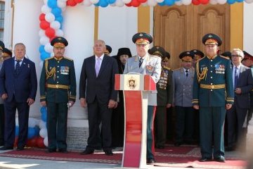 На Соборной площади вручили дипломы выпускникам академии имени Хрулева На Соборной площади вручили дипломы выпускникам академии имени Хрулева