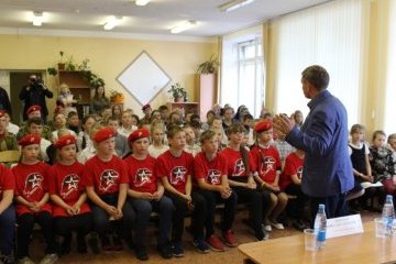 Архангельская область: Герой нашего времени: Вячеслав Бочаров встретился с архангельскими юнармейцами Архангельская область: Герой нашего времени: Вячеслав Бочаров встретился с архангельскими юнармейцами