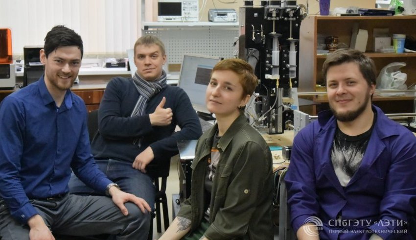Санкт-Петербург: Молодые ученые ЛЭТИ создали уникального робота-художника Санкт-Петербург: Молодые ученые ЛЭТИ создали уникального робота-художника