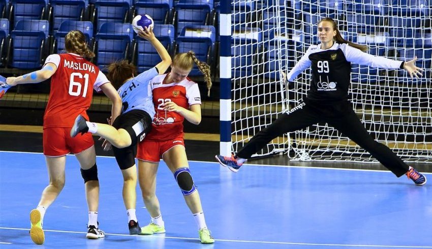 Женская сборная России U-20 вышла в полуфинал первенства мира в Венгрии Женская сборная России U-20 вышла в полуфинал первенства мира в Венгрии
