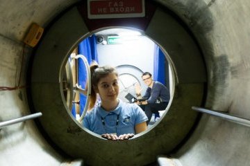 Томская область: С Земли на Луну и обратно: выпускница ТГУ провела 4 месяца «в космосе» Томская область: С Земли на Луну и обратно: выпускница ТГУ провела 4 месяца «в космосе»