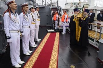 Приморский край: В день ВМФ ковчег с десницей святого апостола Андрея Первозванного был принесен на парад Тихоокеанского флота Приморский край: В день ВМФ ковчег с десницей святого апостола Андрея Первозванного был принесен на парад Тихоокеанского флота