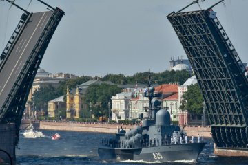 Санкт-Петербург: День Большому кораблю — большое плавание