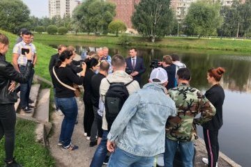 Санкт-Петербург: 1,5 тысячи мальков карасей и карпов выпустили в пруды парка Малиновка Санкт-Петербург: 1,5 тысячи мальков карасей и карпов выпустили в пруды парка Малиновка