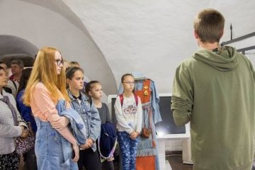 Псковская область: В бесплатной экскурсии, приуроченной ко Дню Российского Флага, приняли участие 47 человек Псковская область: В бесплатной экскурсии, приуроченной ко Дню Российского Флага, приняли участие 47 человек