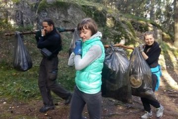 Ленинградская область: Альпинисты и волонтеры убрали берега озера Ястребиное в Ленинградской области Ленинградская область: Альпинисты и волонтеры убрали берега озера Ястребиное в Ленинградской области