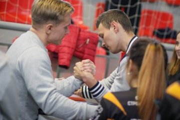 Омская область: Бойцы Омского областного студенческого отряда померились силами на футбольном поле и в перетягивании каната Омская область: Бойцы Омского областного студенческого отряда померились силами на футбольном поле и в перетягивании каната
