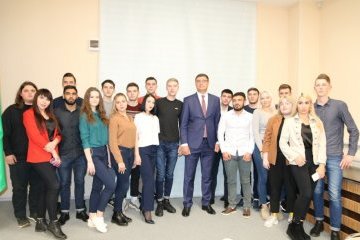 Калужская область: Александр Авдеев: «Нельзя сейчас иметь одну профессию! Одного образования мало. Сегодня знания быстро устаревают!» Калужская область: Александр Авдеев: «Нельзя сейчас иметь одну профессию! Одного образования мало. Сегодня знания быстро устаревают!»