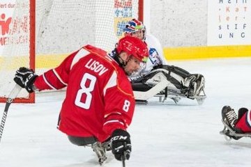 Московская область: Подмосковные спортсмены забросили 17 шайб в двух стартовых матчах чемпионата мира по следж-хоккею Московская область: Подмосковные спортсмены забросили 17 шайб в двух стартовых матчах чемпионата мира по следж-хоккею