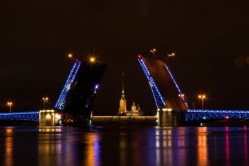 Санкт-Петербург: Засиял Дворцовый мост