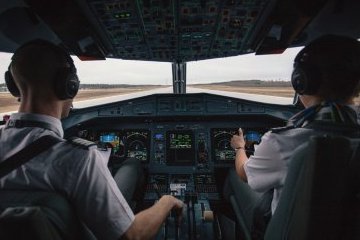 Россия: Пилоты - герои летающие высоко в облаках