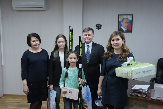 Две Сестры На Новый Год