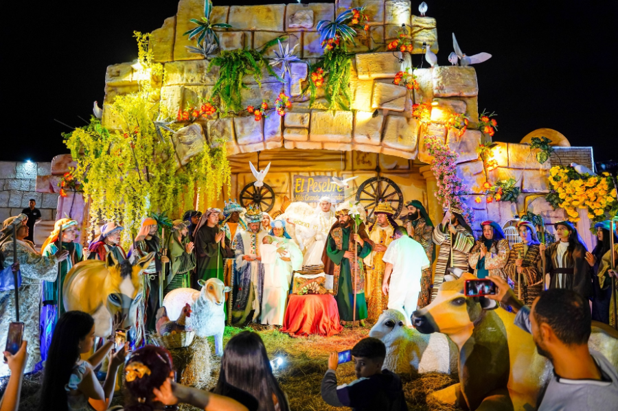 От ведьм до KFC на ужин: рождественские чудеса со всего света