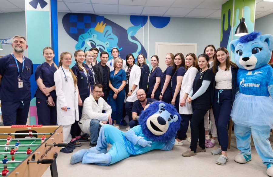 «100 добрых дел»: в отделении детской онкологии МИБС состоялось открытие игровой комнаты «Зенита»